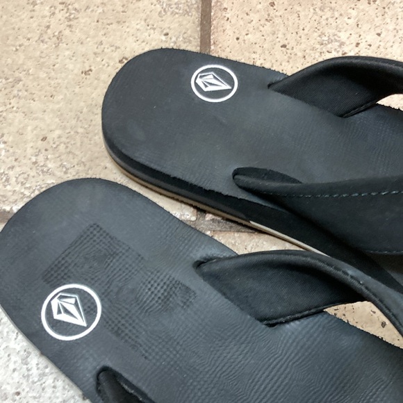 Volcom, flip flops, size 5 - Picture 3 of 7